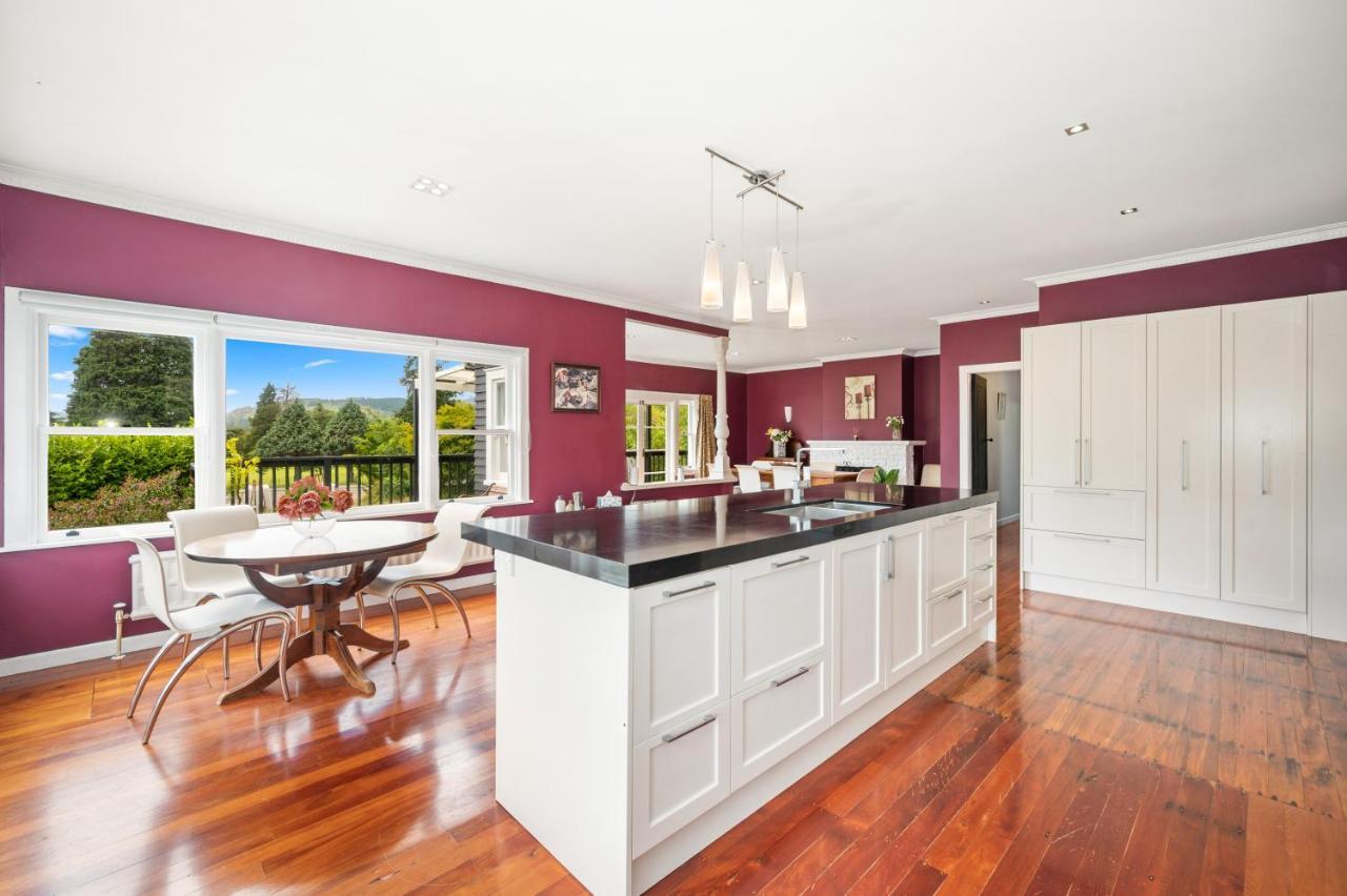 Springfield Rise Lodge - Rotorua Holiday Home Экстерьер фото